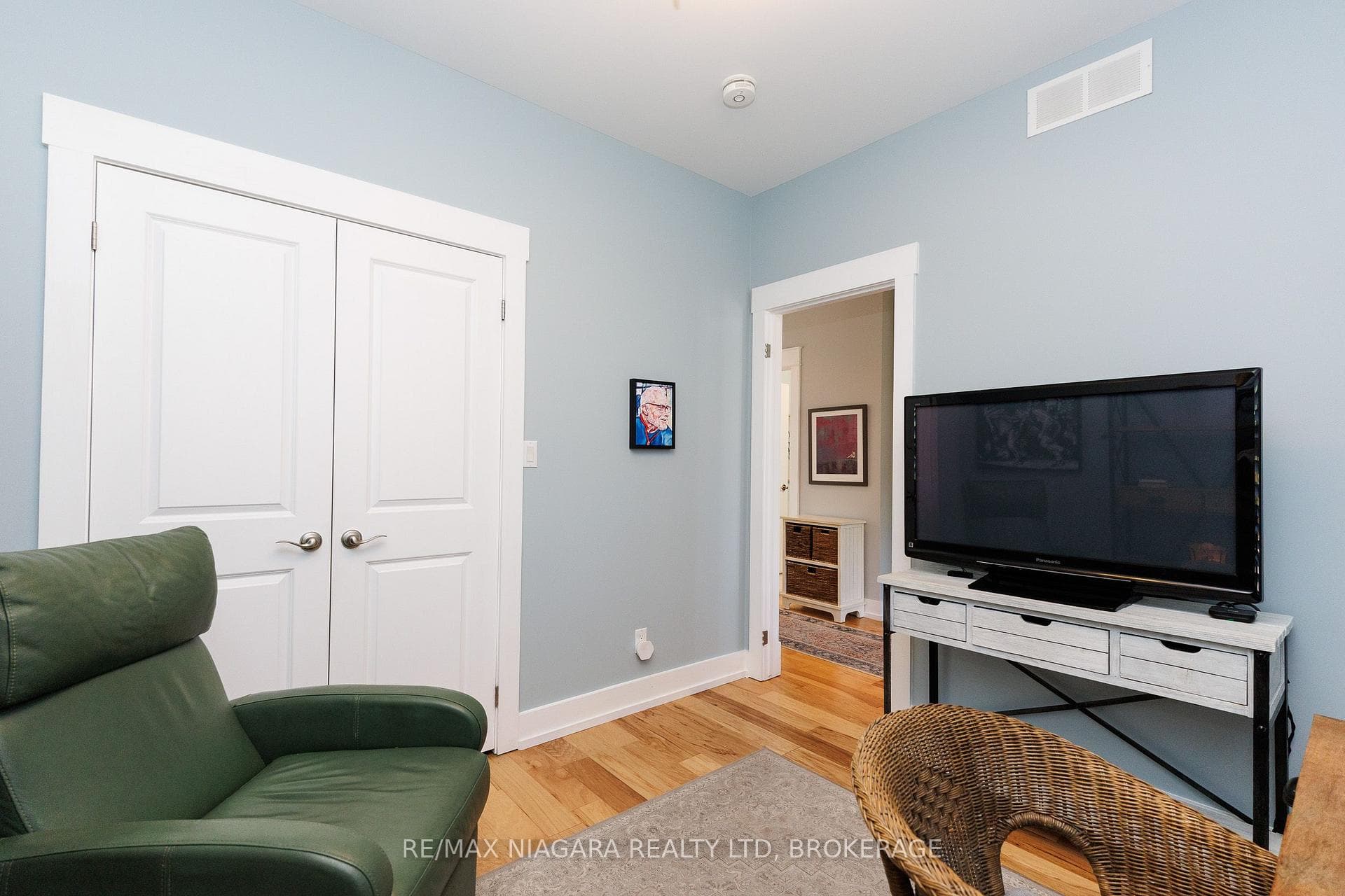 Front Office/ Den (or Bedroom)
