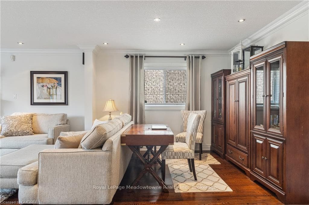 10 COLEMAN Court photo 9