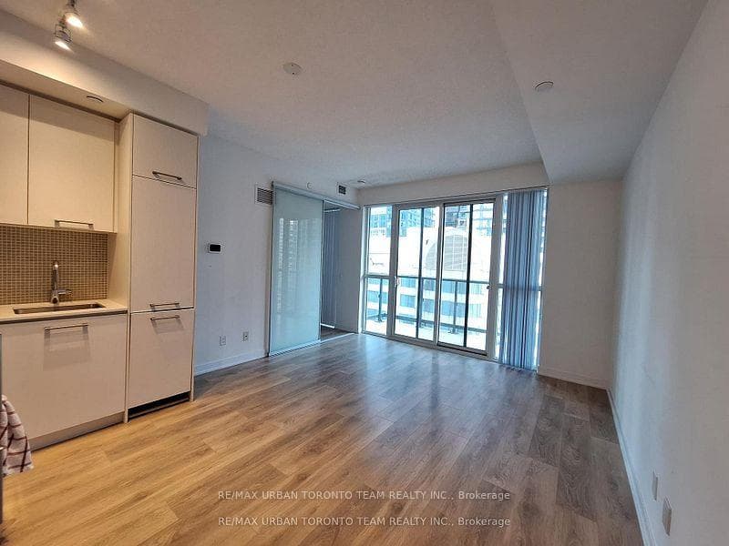 87 Peter Street Unit 2213 photo 2