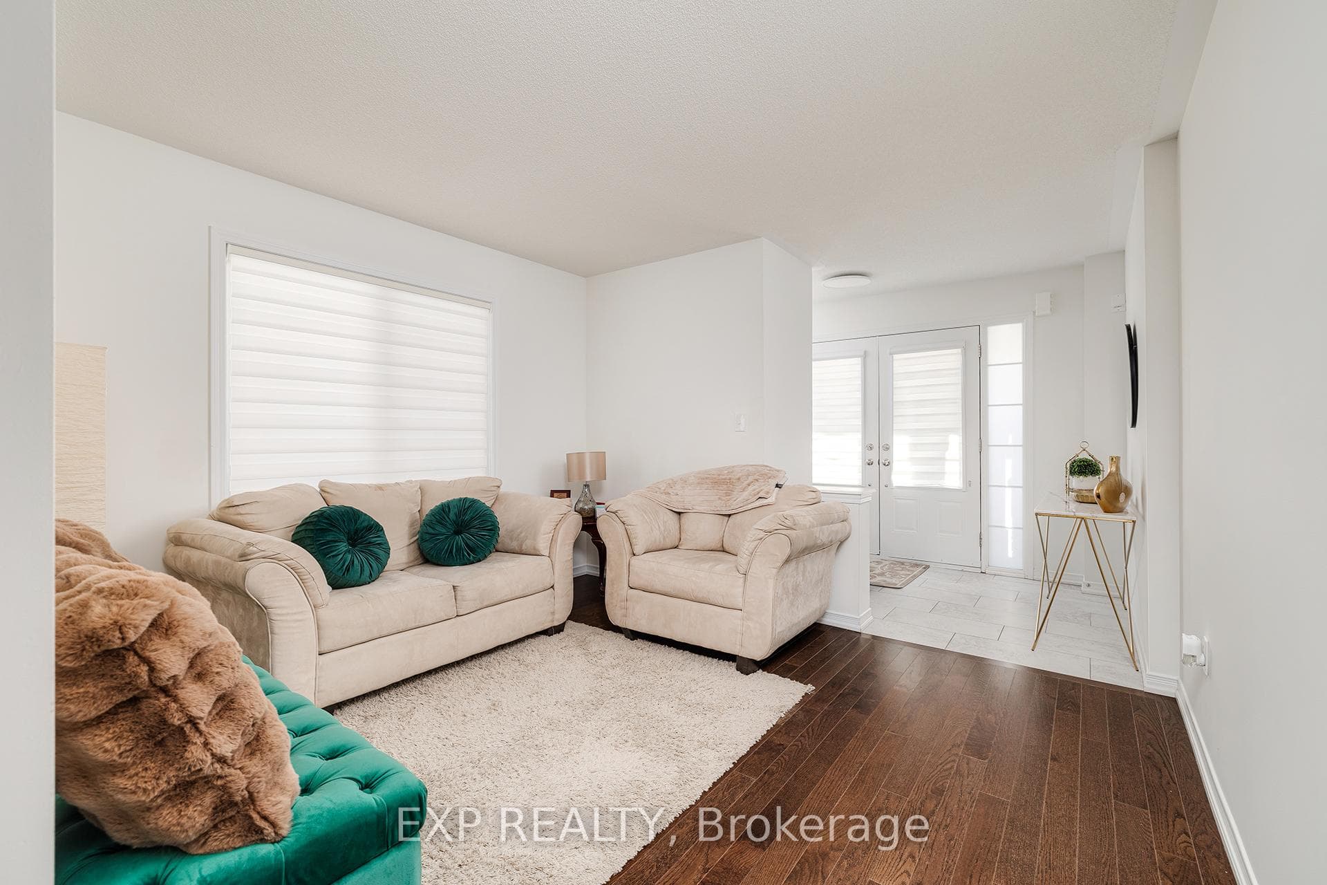 2344 Equestrian Crescent photo 5