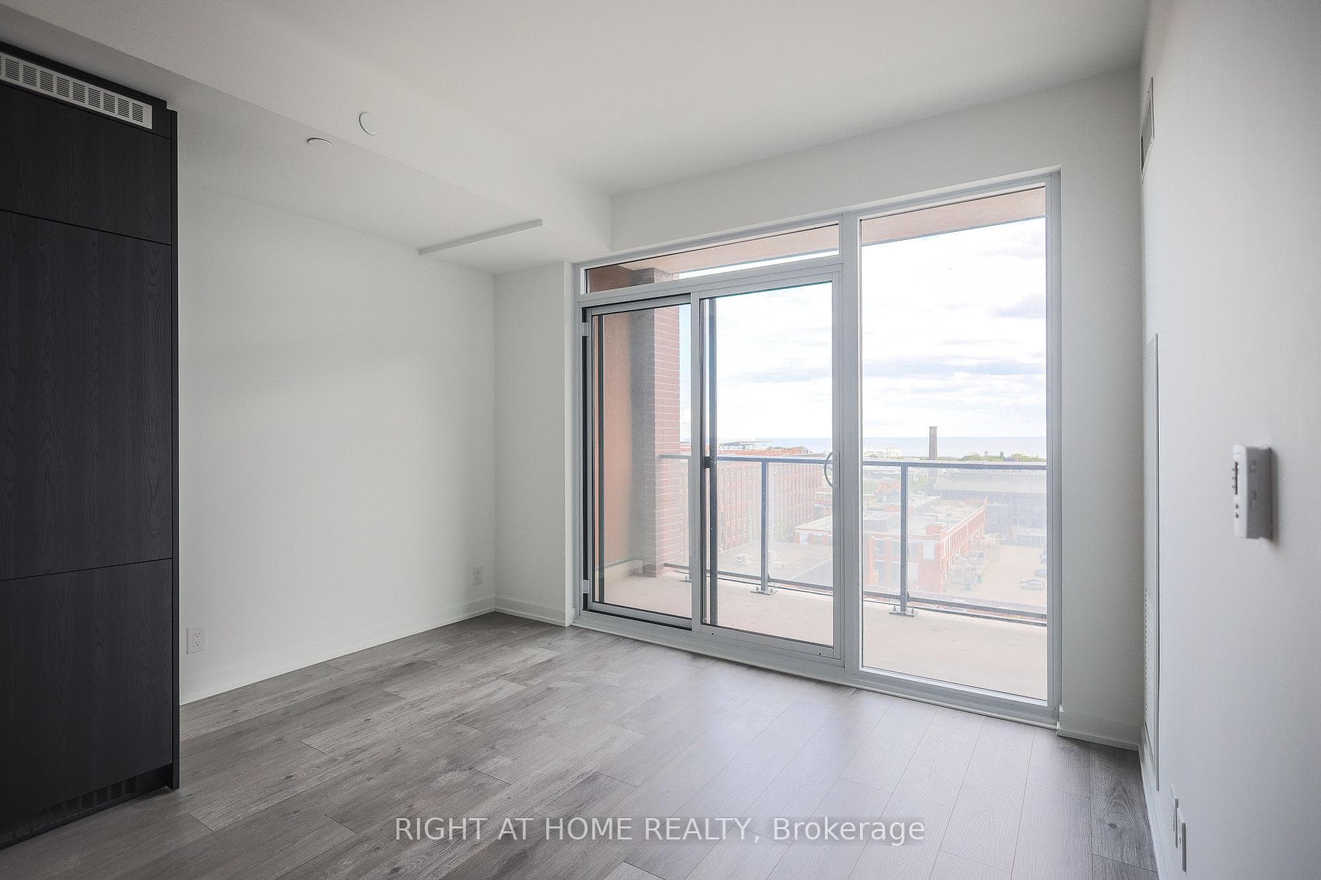 285 Dufferin Street Unit 917 photo 12