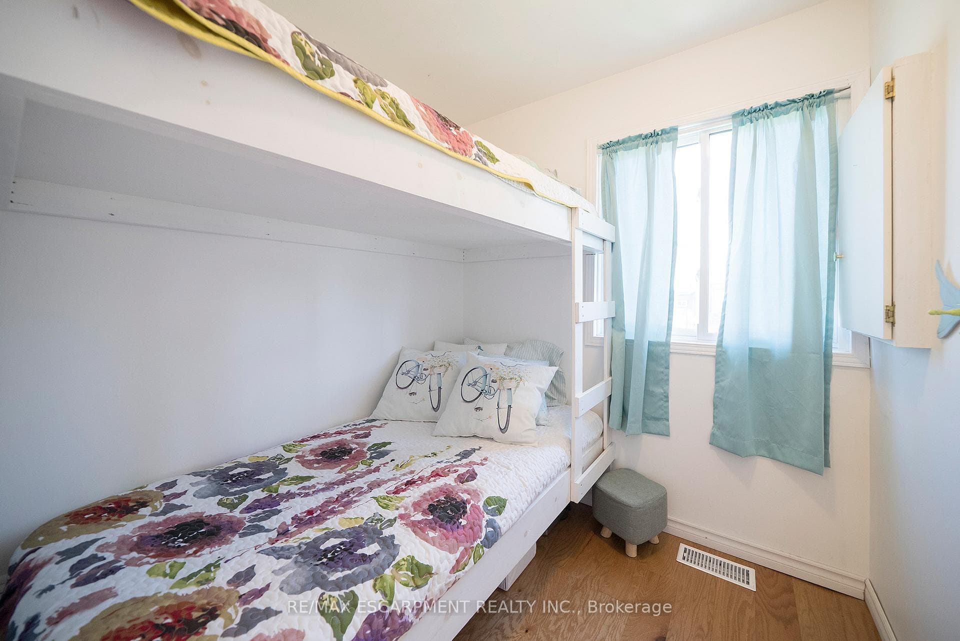 21 FERRIS Street photo 18