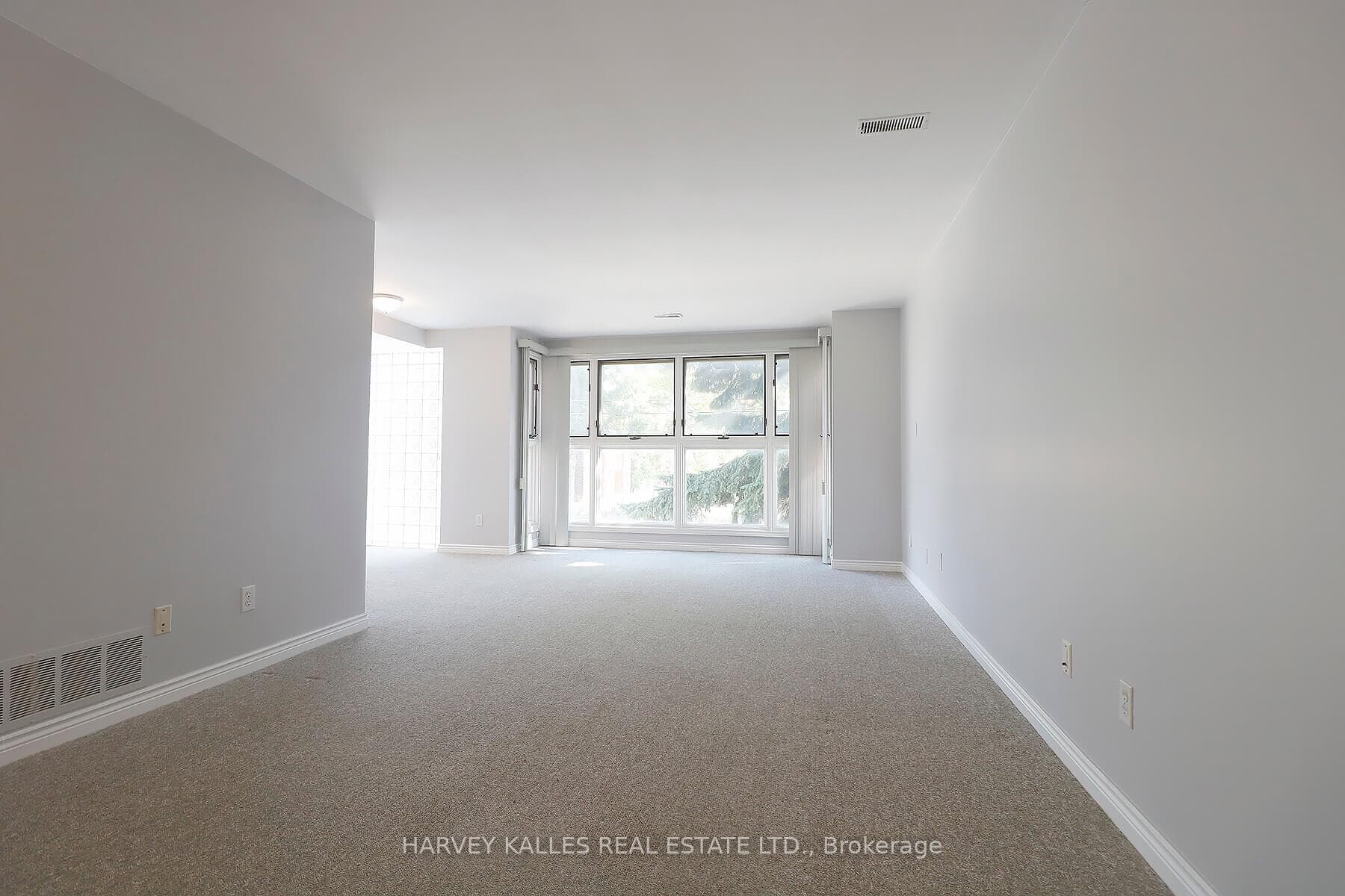 1422 Bayview Avenue Unit B photo 2