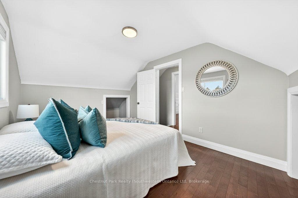 76 Freeman Avenue photo 35