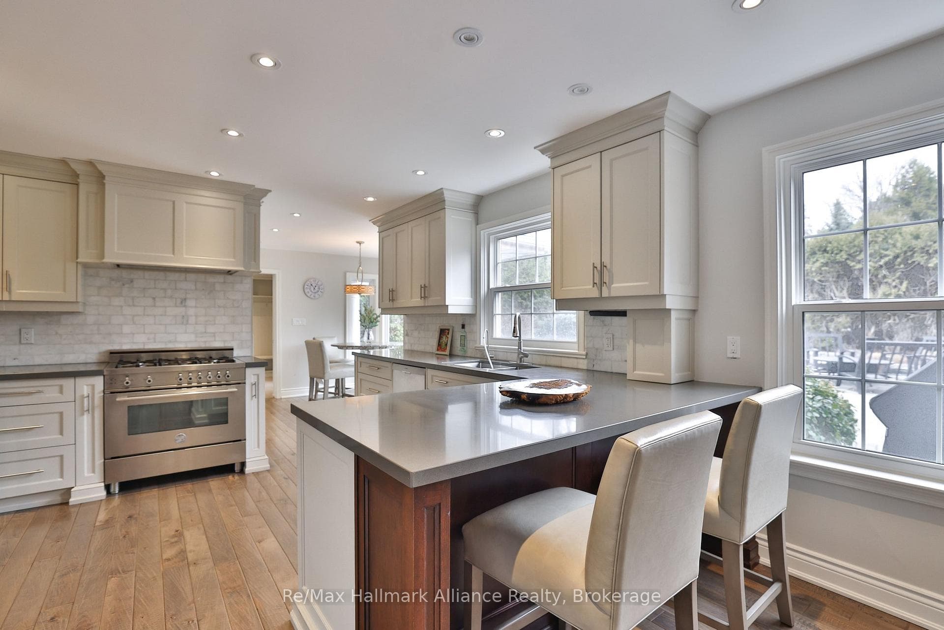 1335 Cambridge Drive photo 9