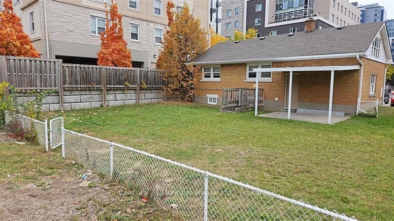 245 Lester Street photo 23