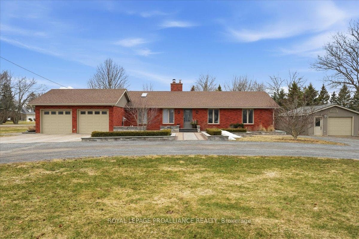 300 Farnham Road photo 1