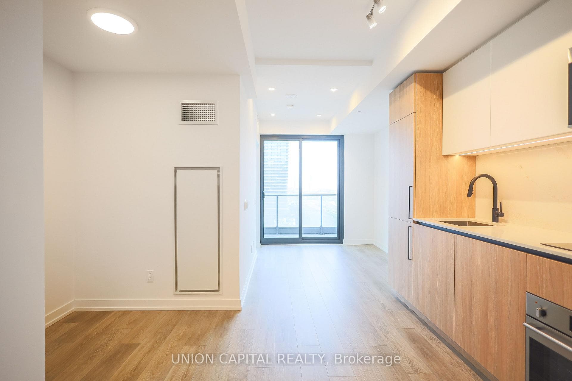 35 Parliament Street Unit 1312 photo 11
