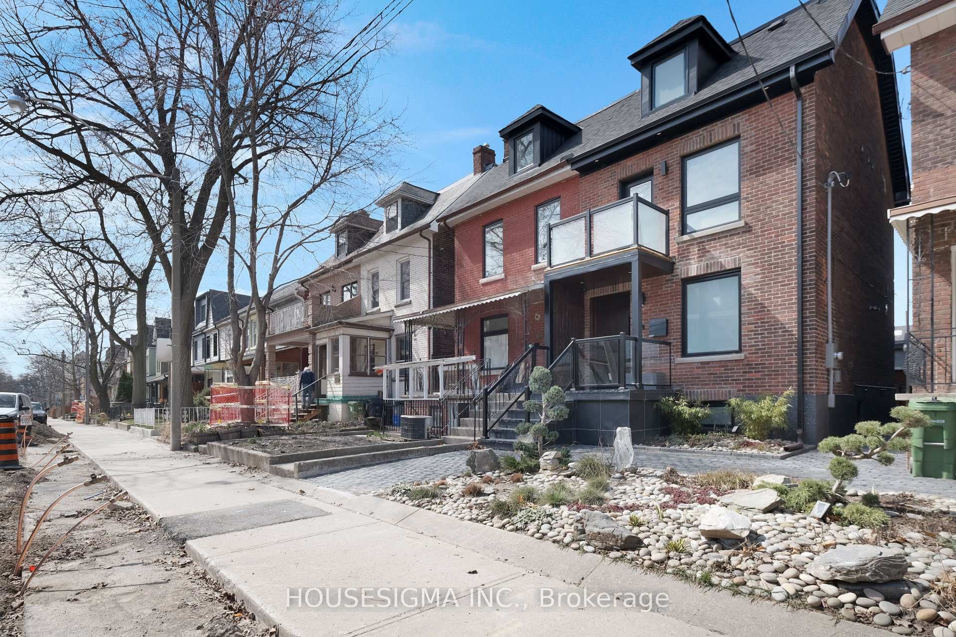 274 Roxton Road Unit Lower photo 2