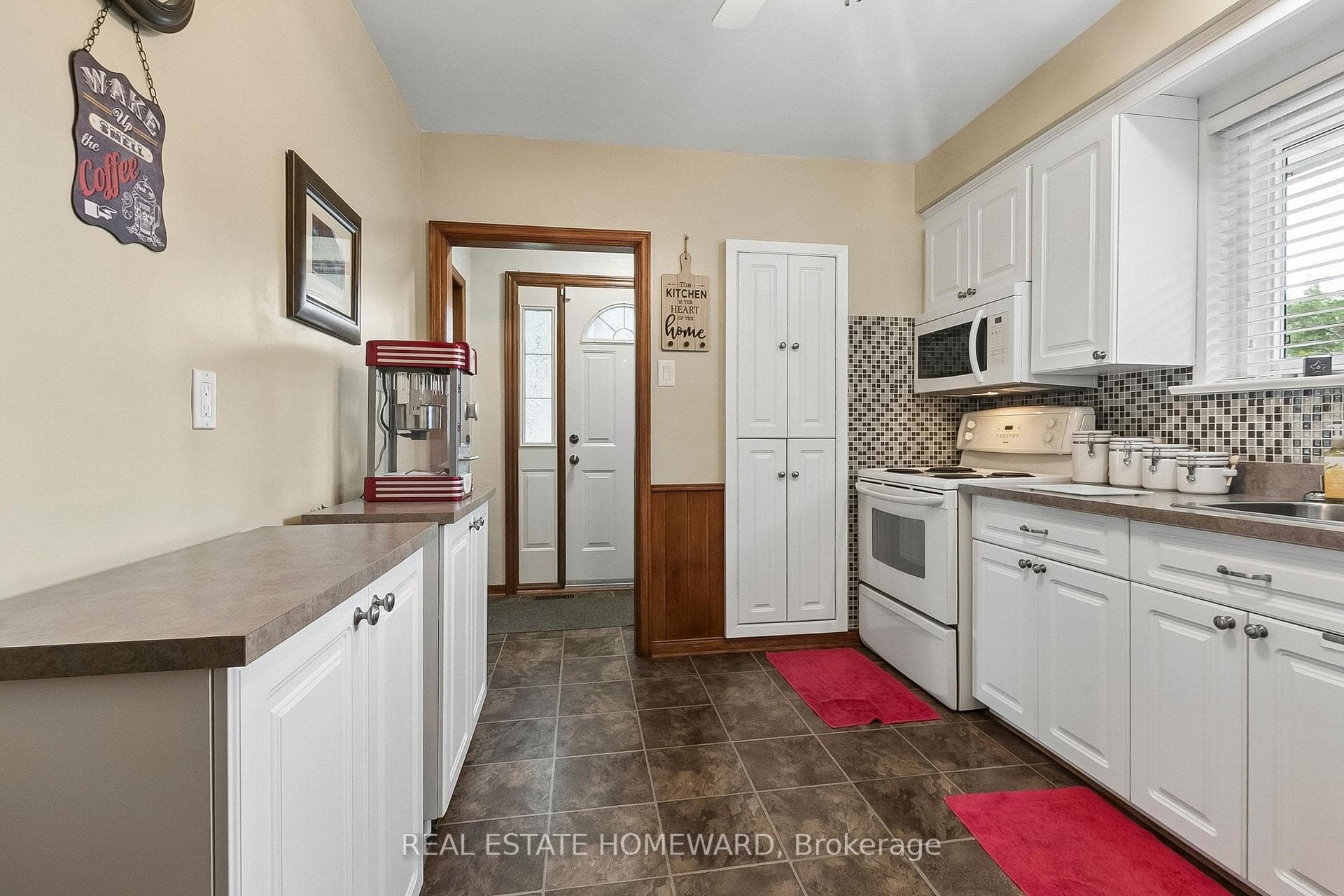 94 Rochman Boulevard photo 12