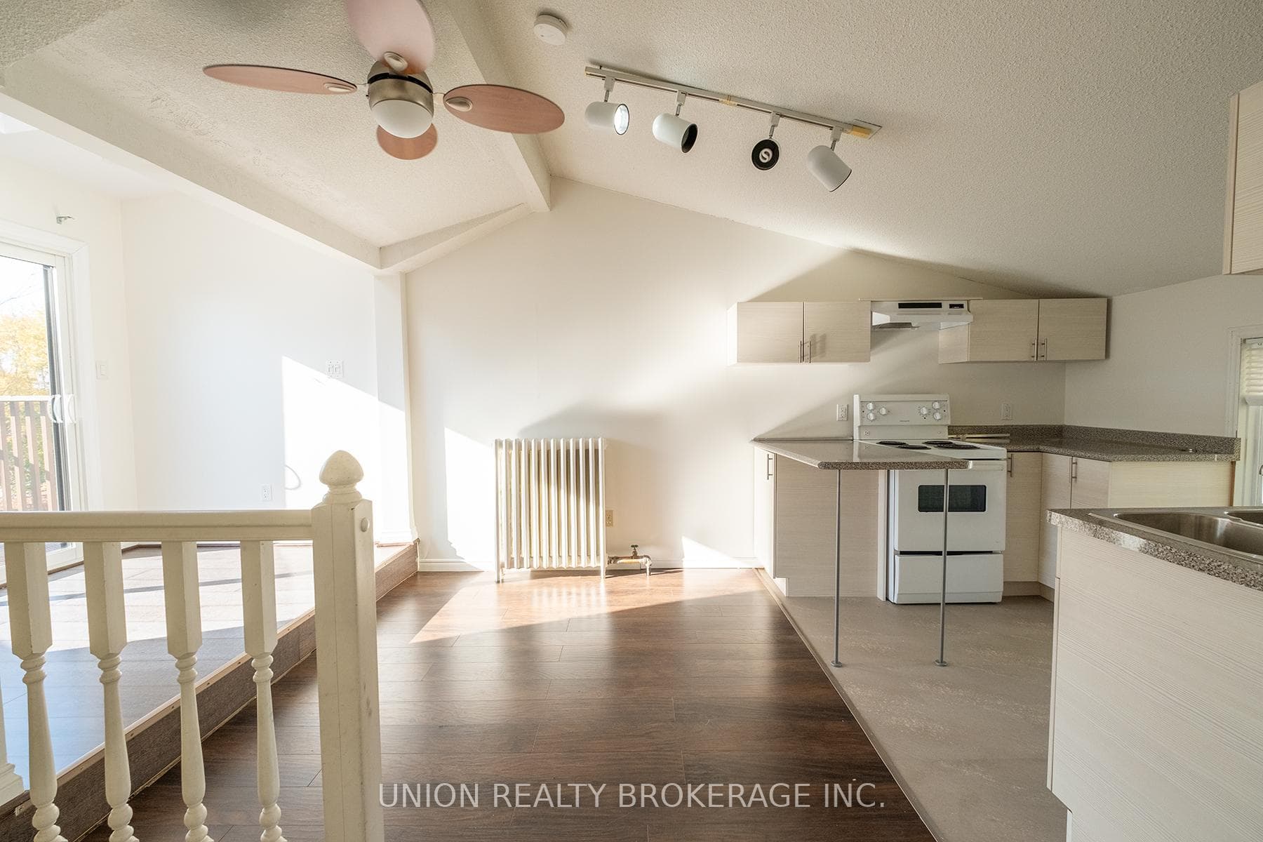 110 Hubbard Boulevard Unit 3rd photo 3