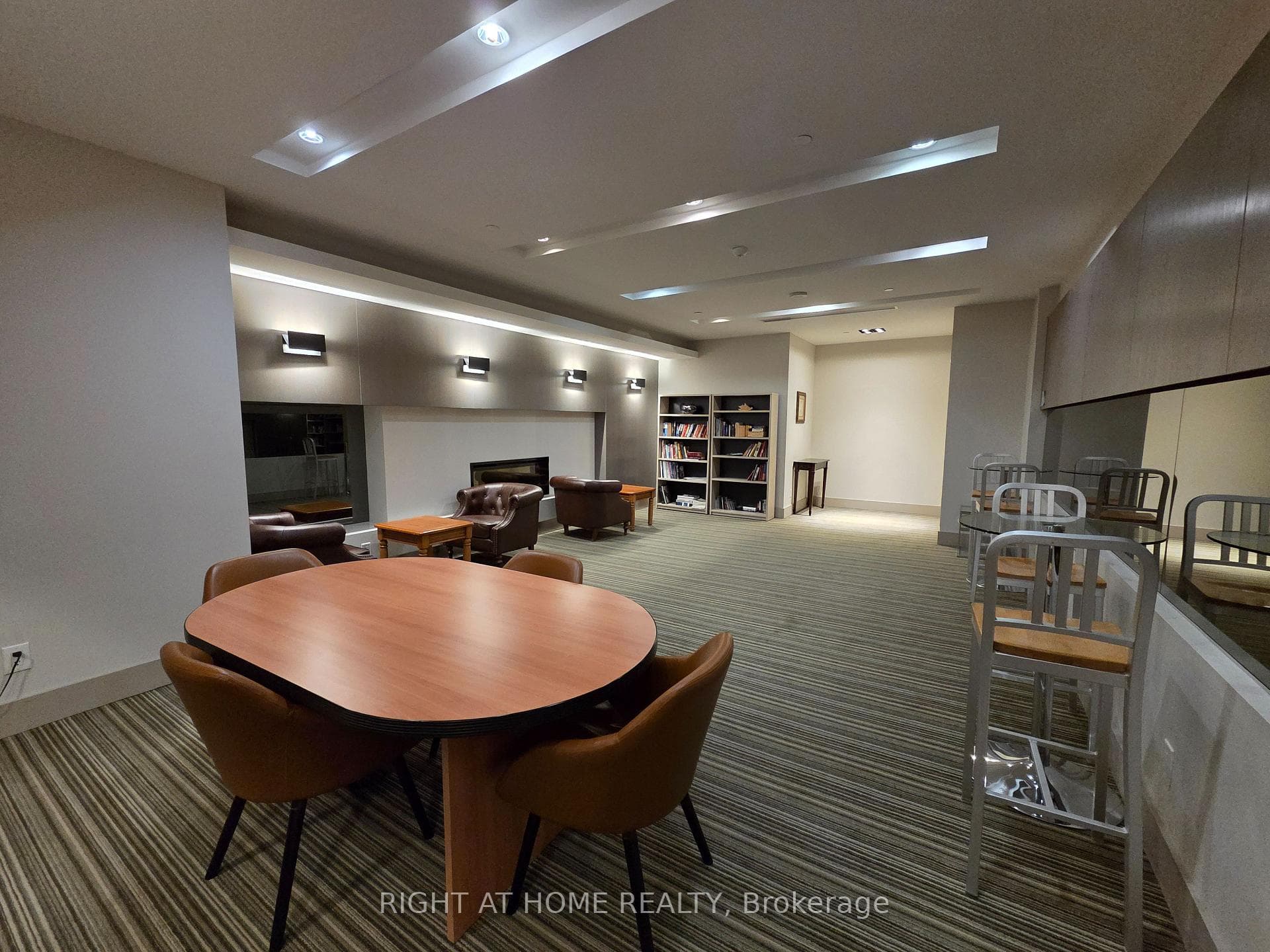 7165 Yonge Street Unit 1606 photo 36