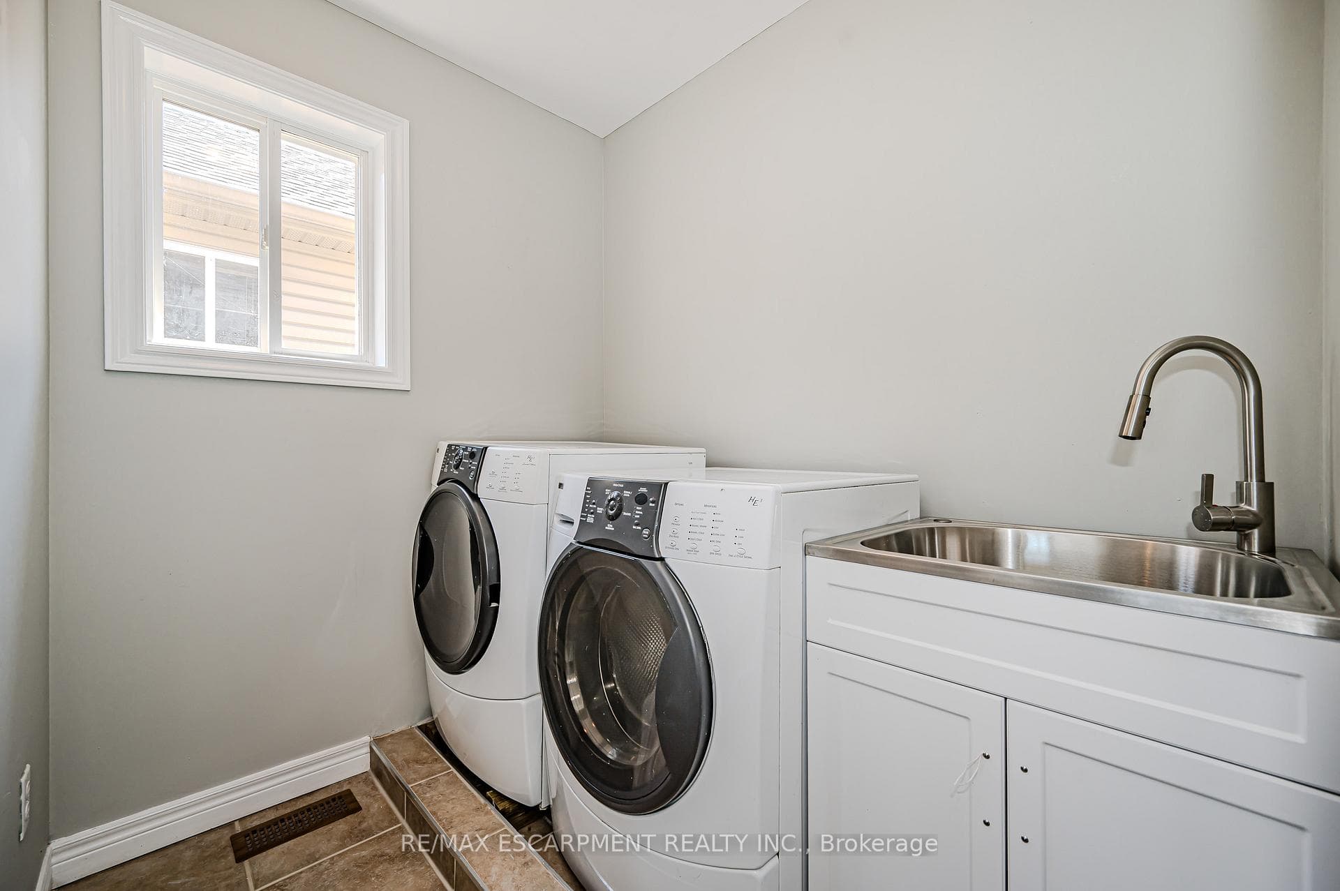170 Edgehill Drive photo 29