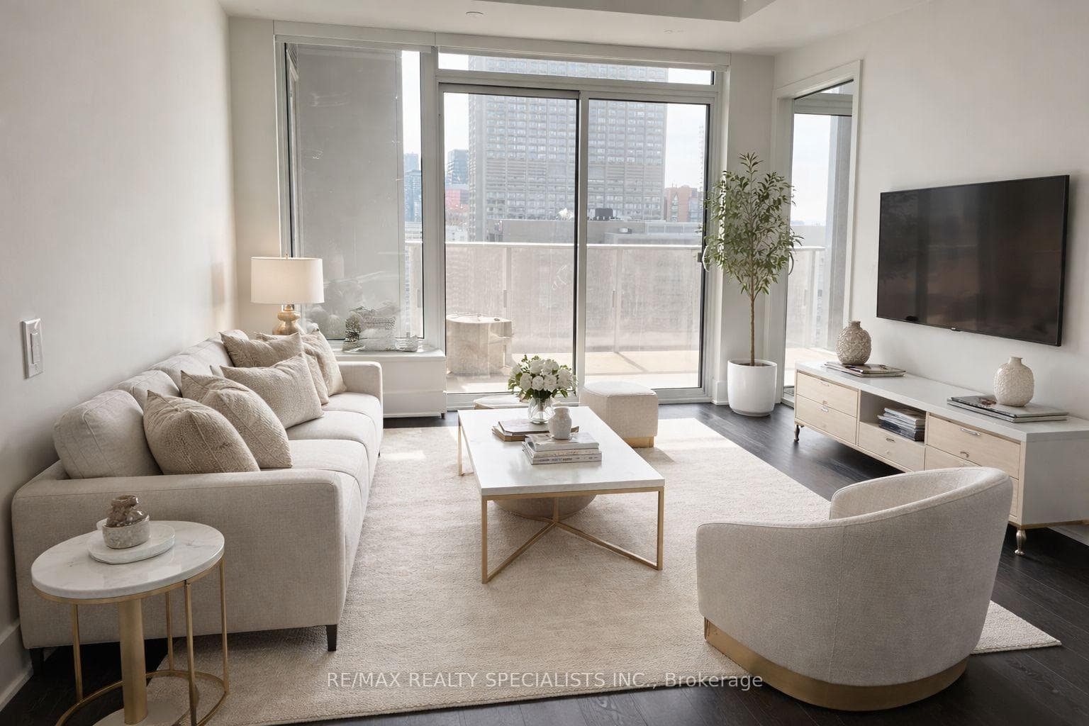 11 YORKVILLE Avenue Unit 2211 photo 13