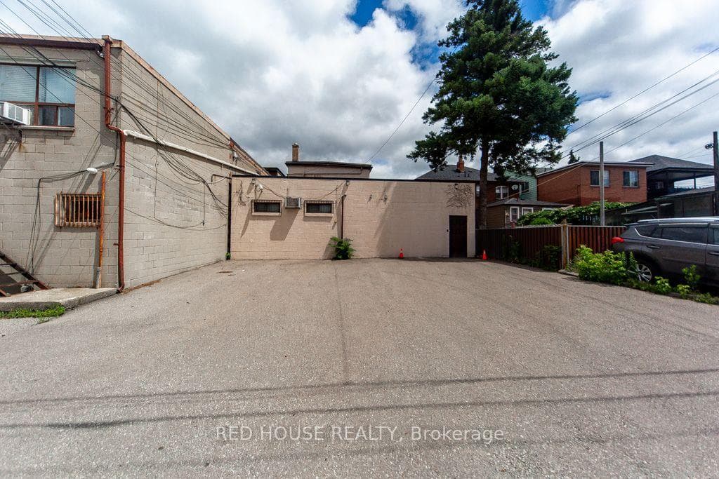 658 Vaughan Road photo 39