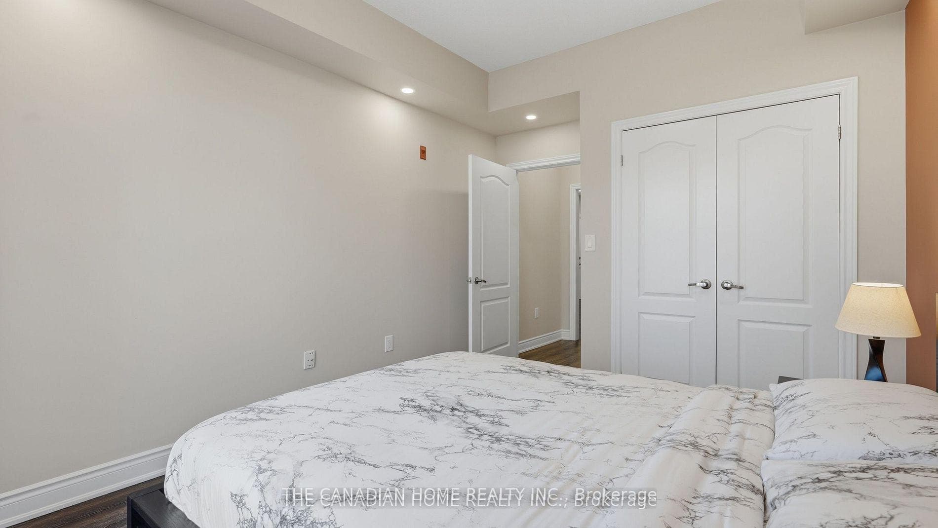 2nd Bedroom - Queen Bed
