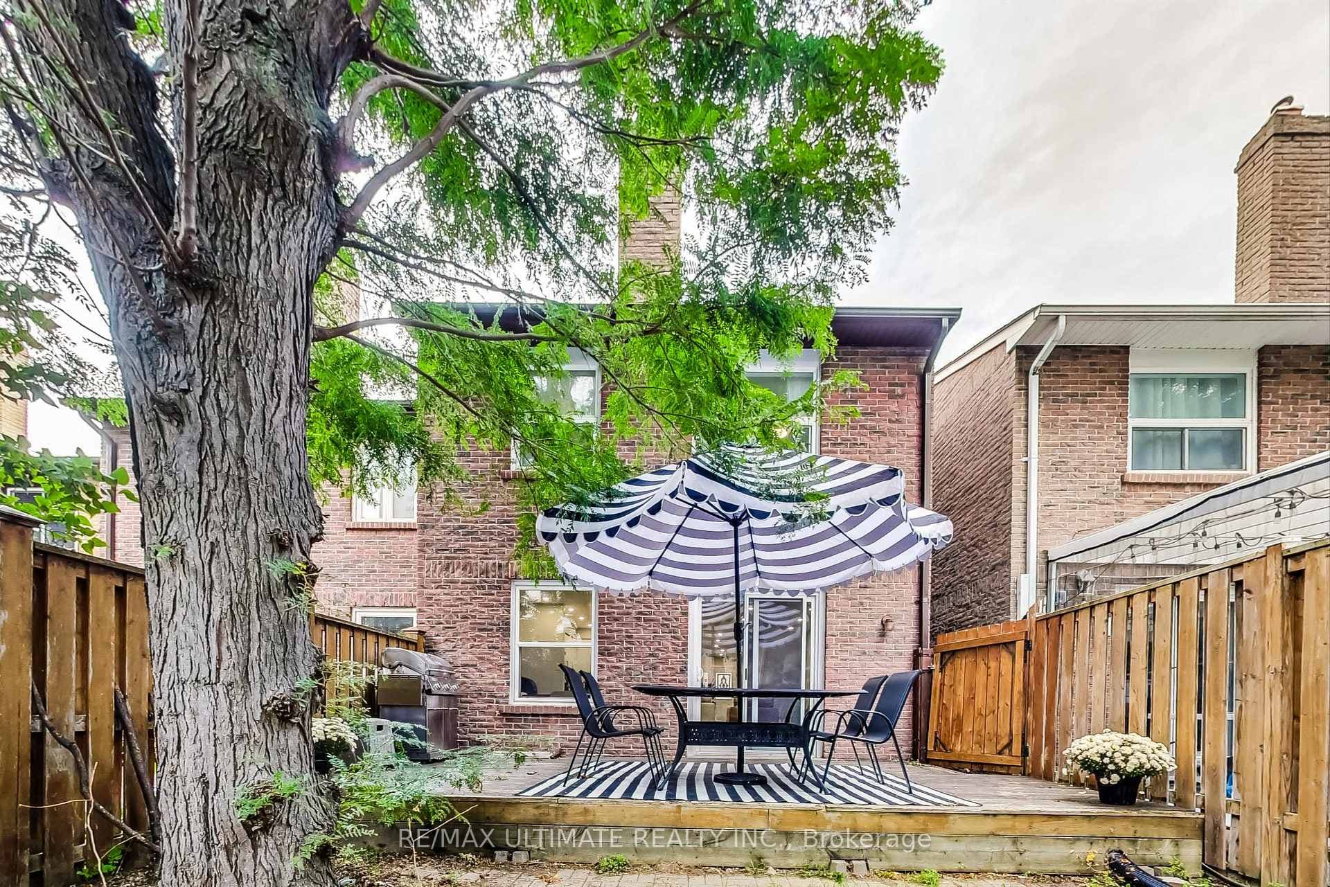 8 Markburn Court photo 27