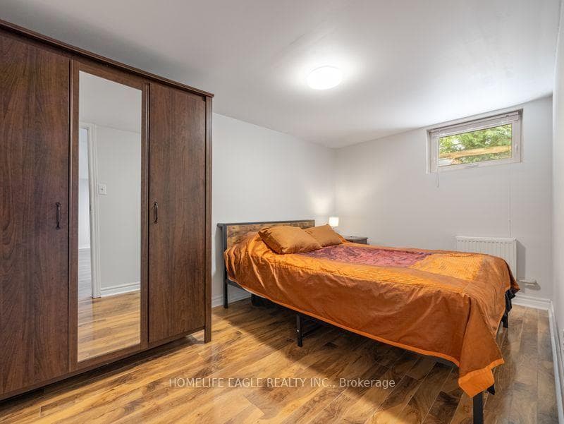 261 Richmond Street photo 19