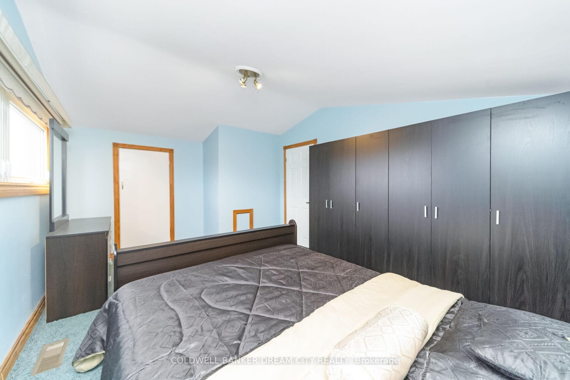 39 Reid Avenue photo 22