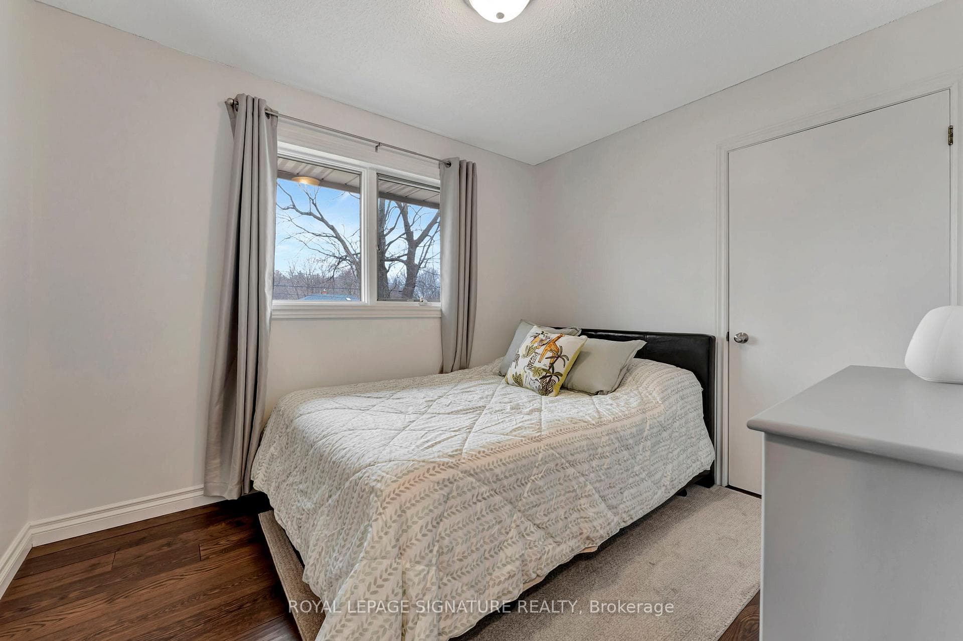 2044 Kilbride Street photo 31