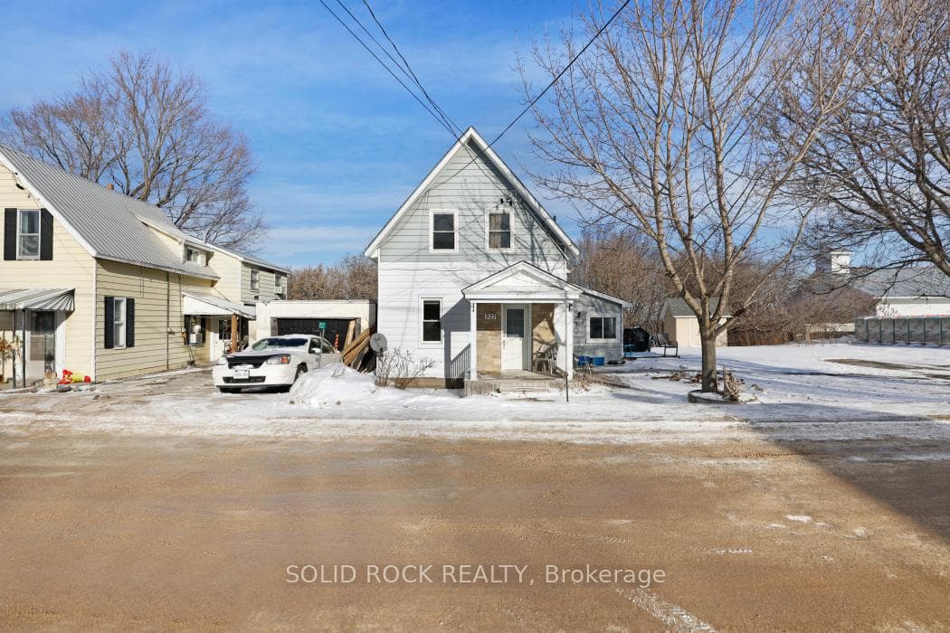 922 Centre Street photo 11