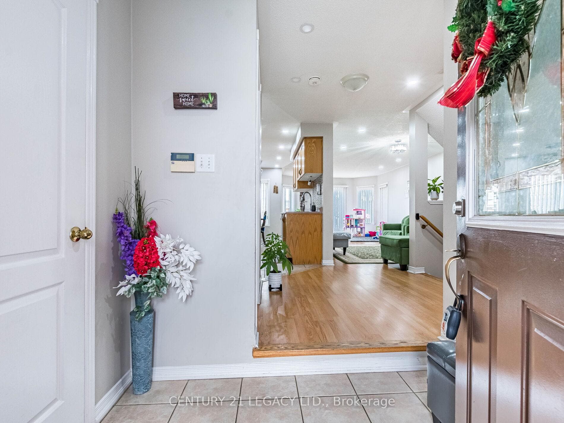 82 Monaco Court photo 4