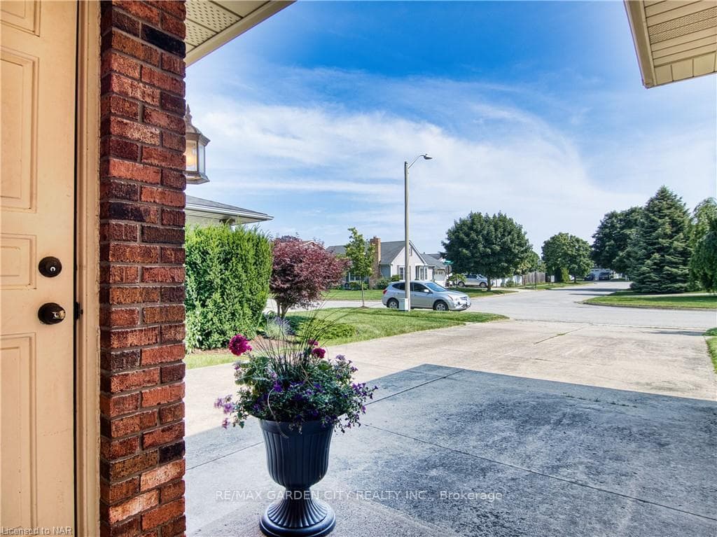11 Huntington Lane photo 3