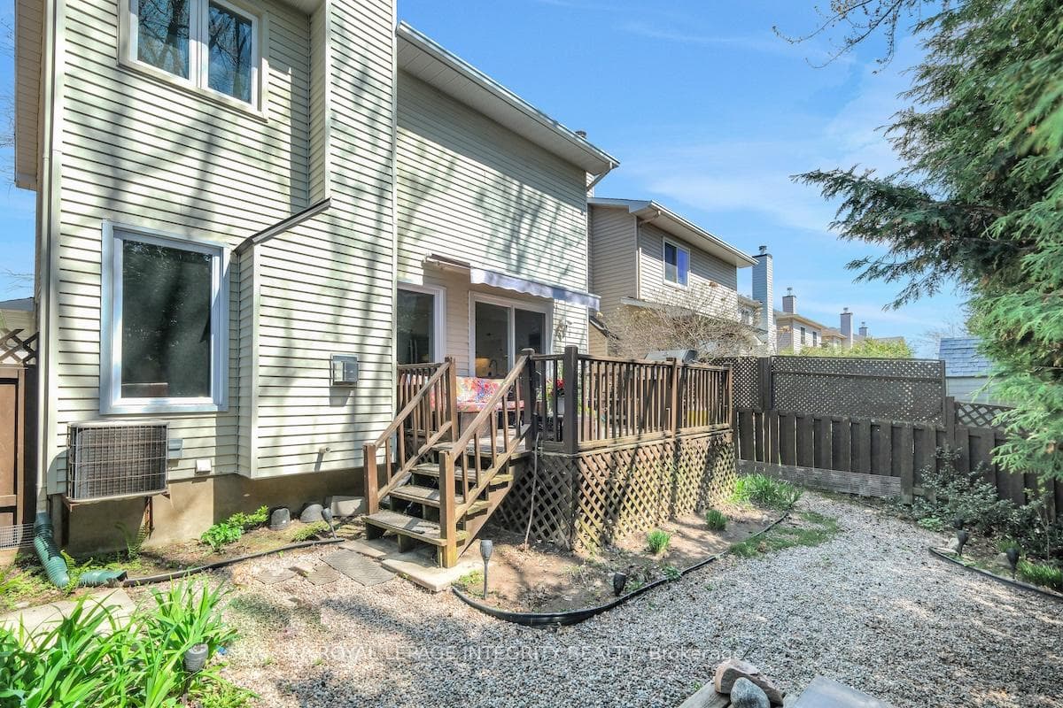 1575 Des Grives Crescent photo 46