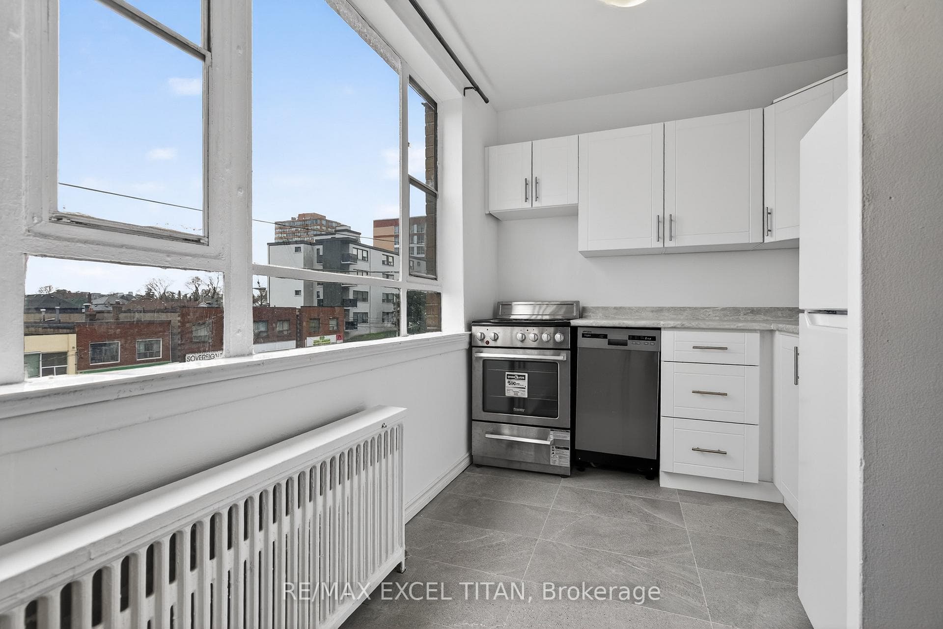 2515 Eglinton Avenue Unit 302 photo 11