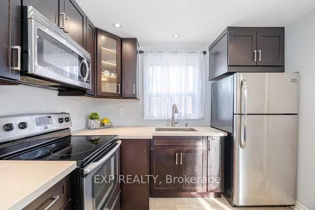 2774 St Clair Avenue photo 9