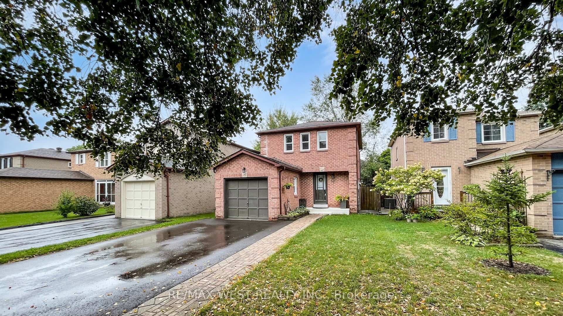 52 Radford Drive photo 1