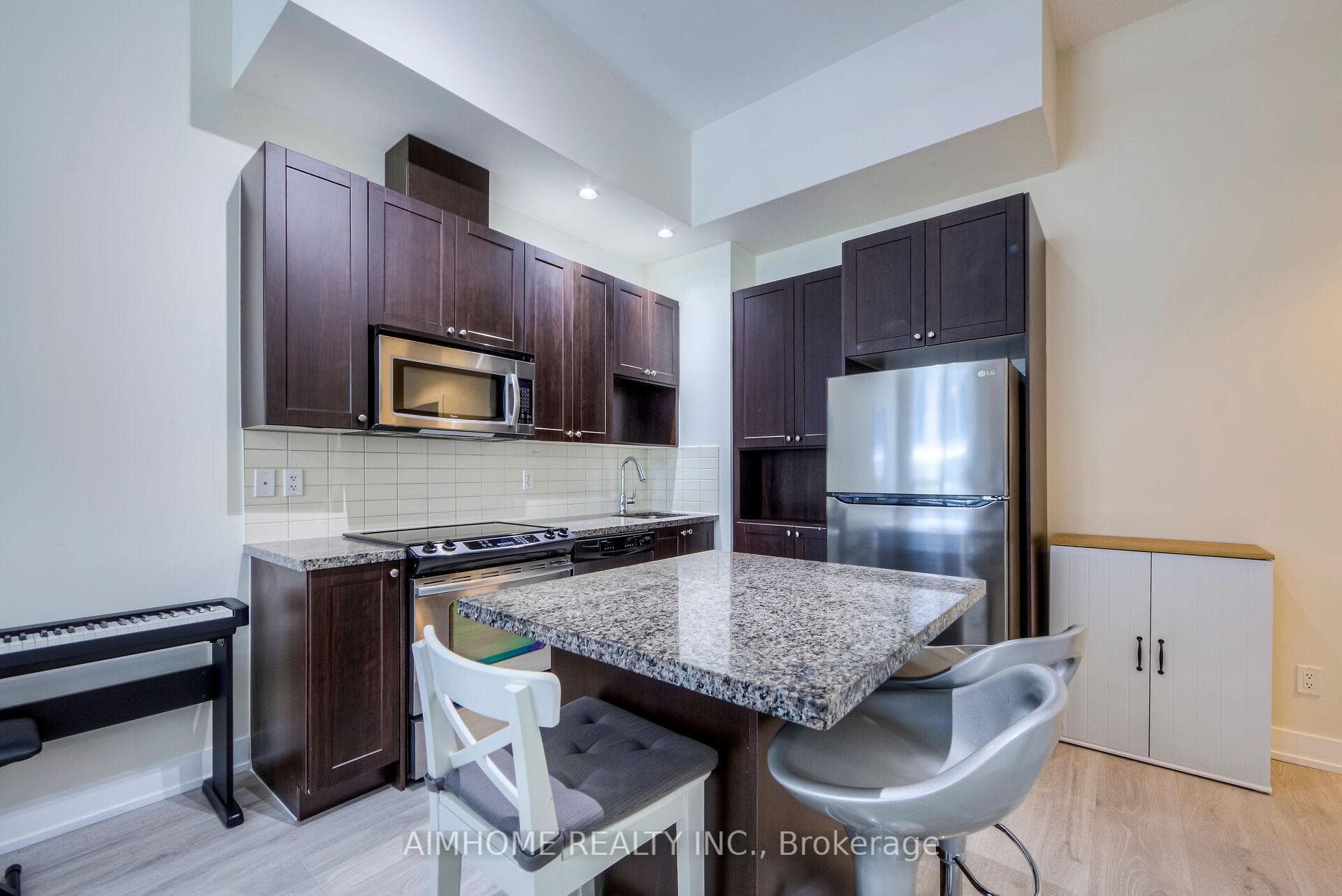 28 Linden Street Unit 209 photo 11