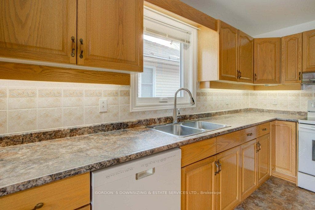 15 Forchuk Crescent photo 16