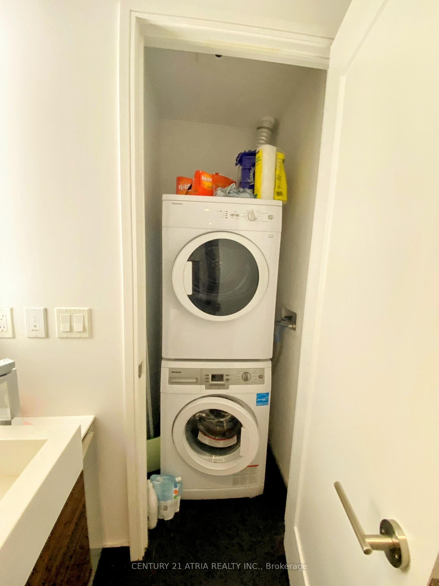 88 Scott Street Unit 1712 photo 5