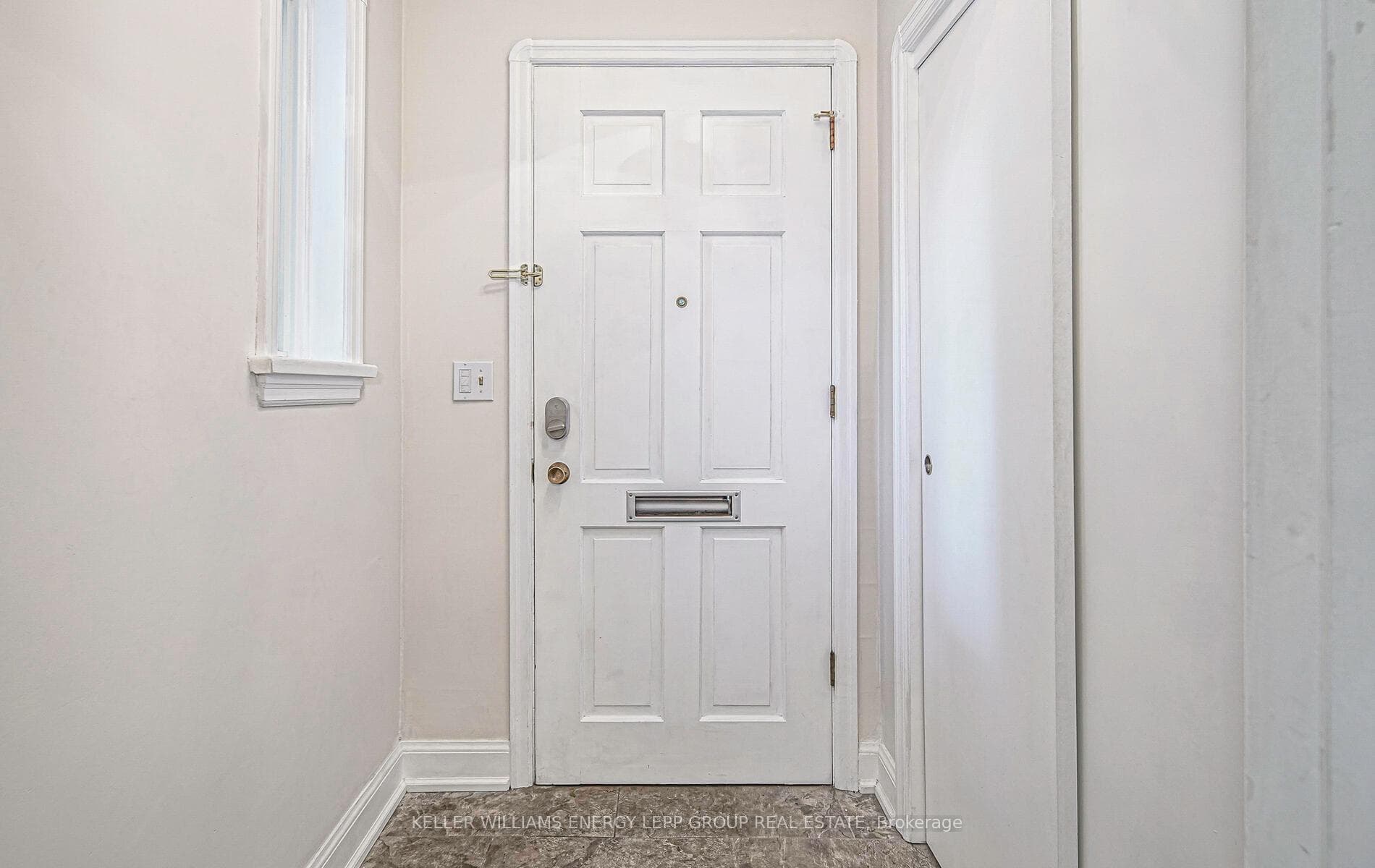 561 Mary Street photo 40