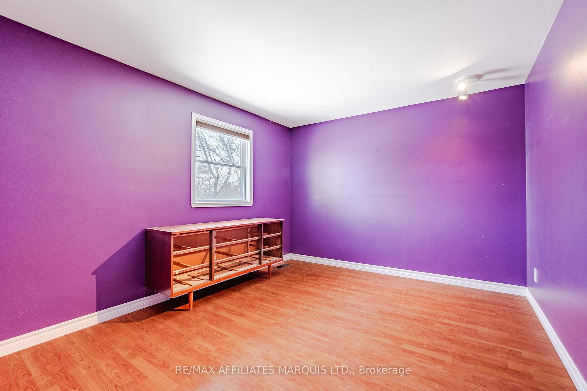 668 Champlain Drive photo 21