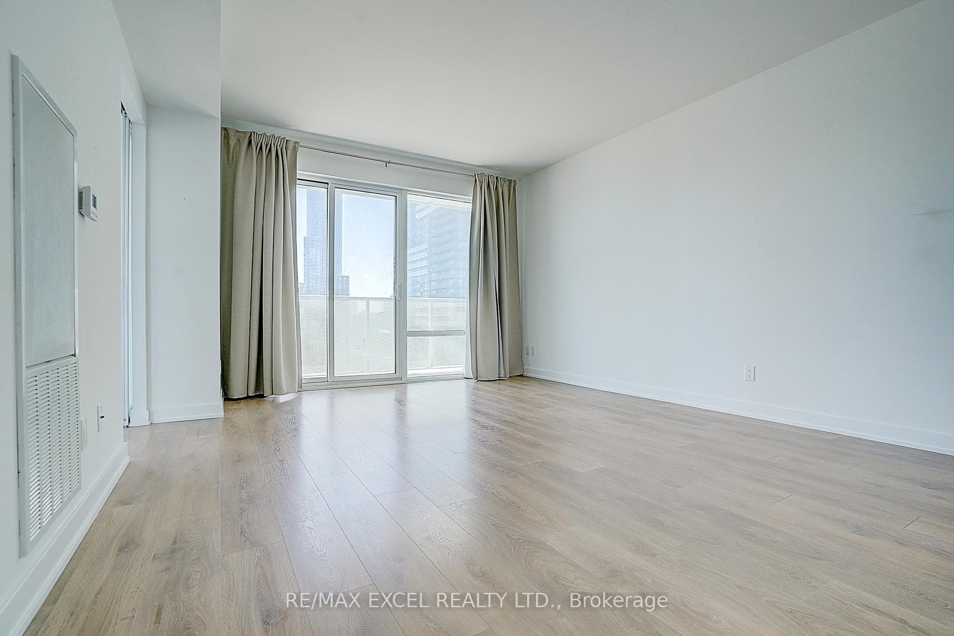 501 Yonge Street Unit 3509 photo 17