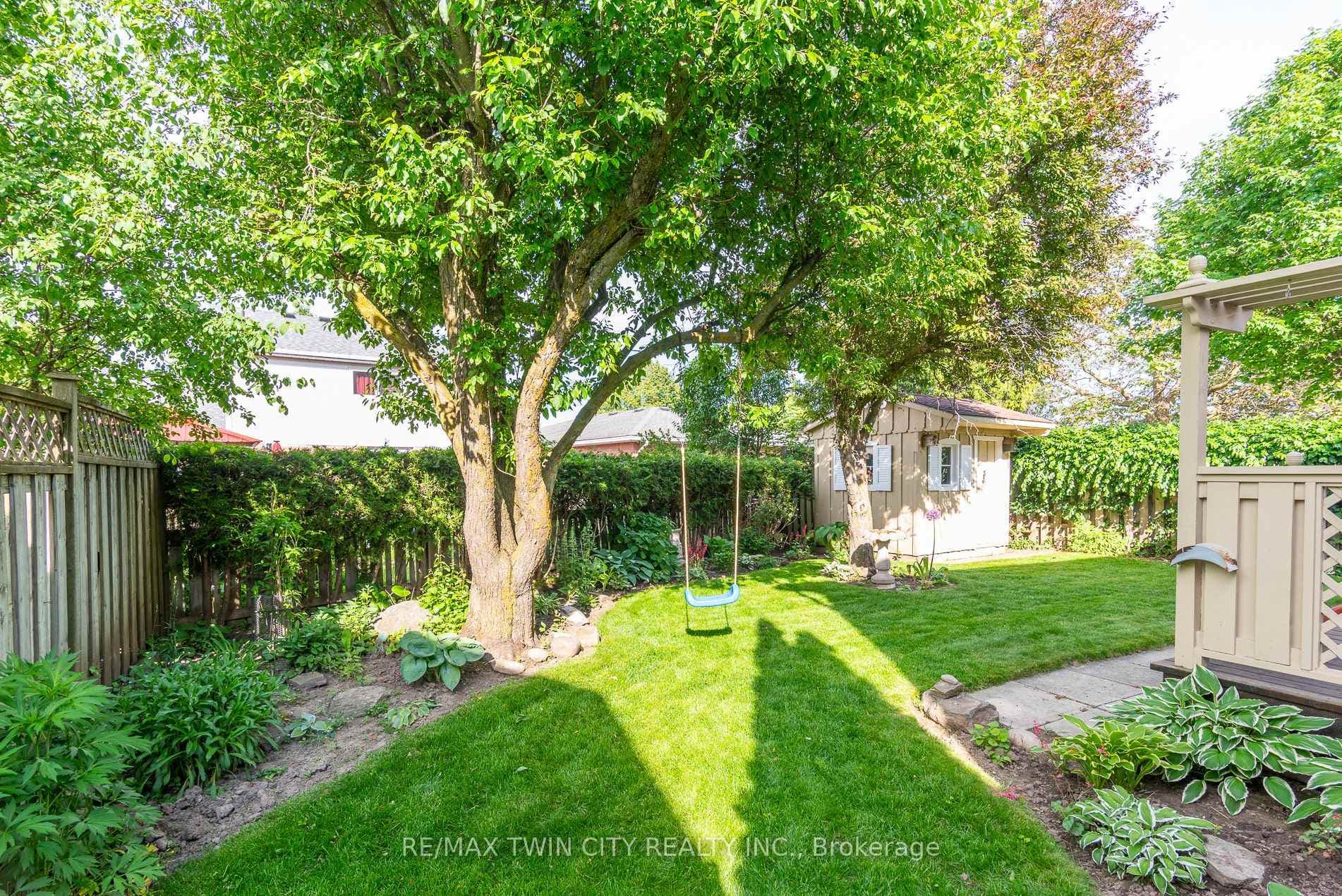691 Westheights Drive photo 10