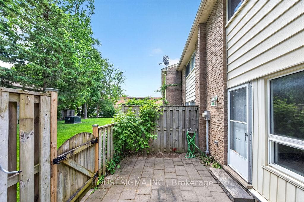 166 Southdale Road Unit 143 photo 41
