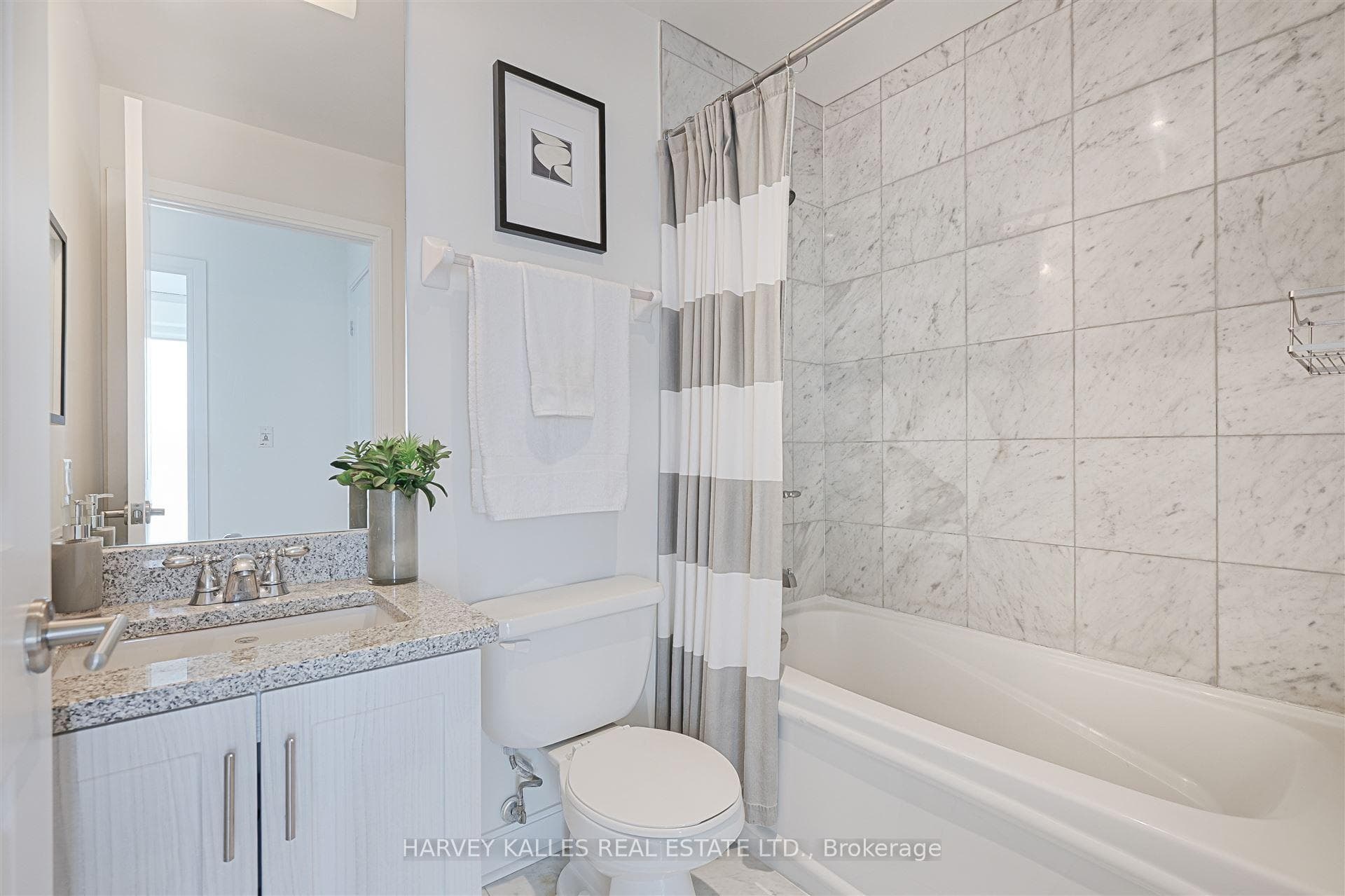 18 Yorkville Avenue Unit 2906 photo 26