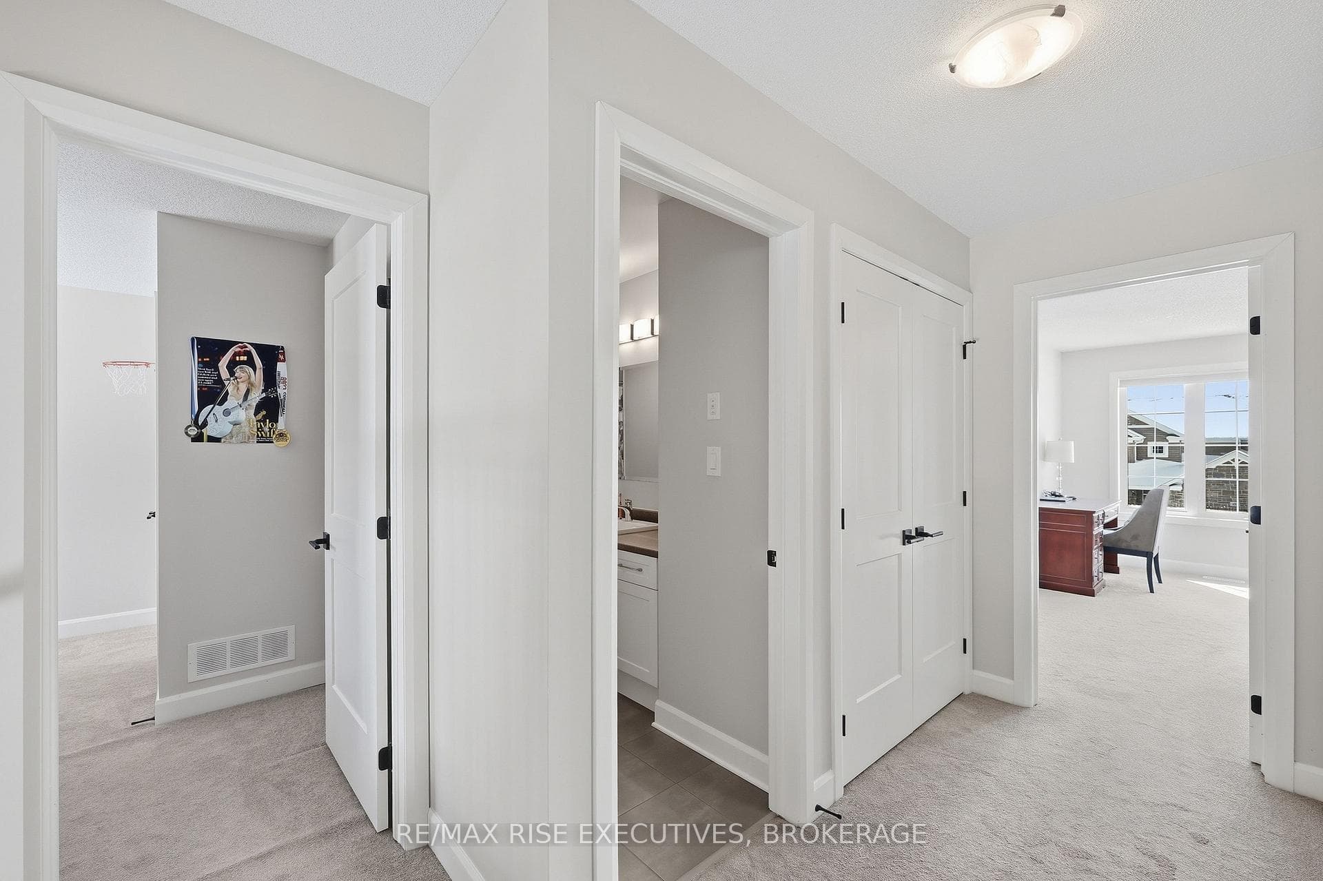 692 Halloway Drive photo 29