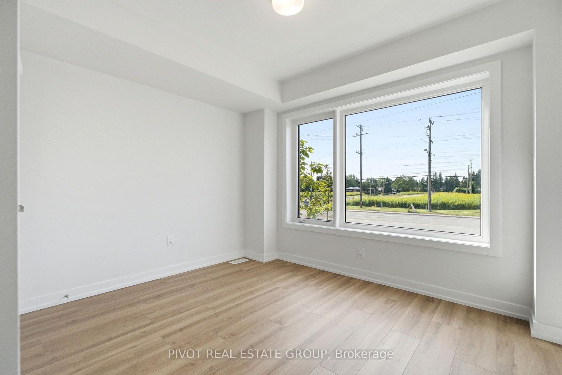 2752 Lawrence Avenue photo 5
