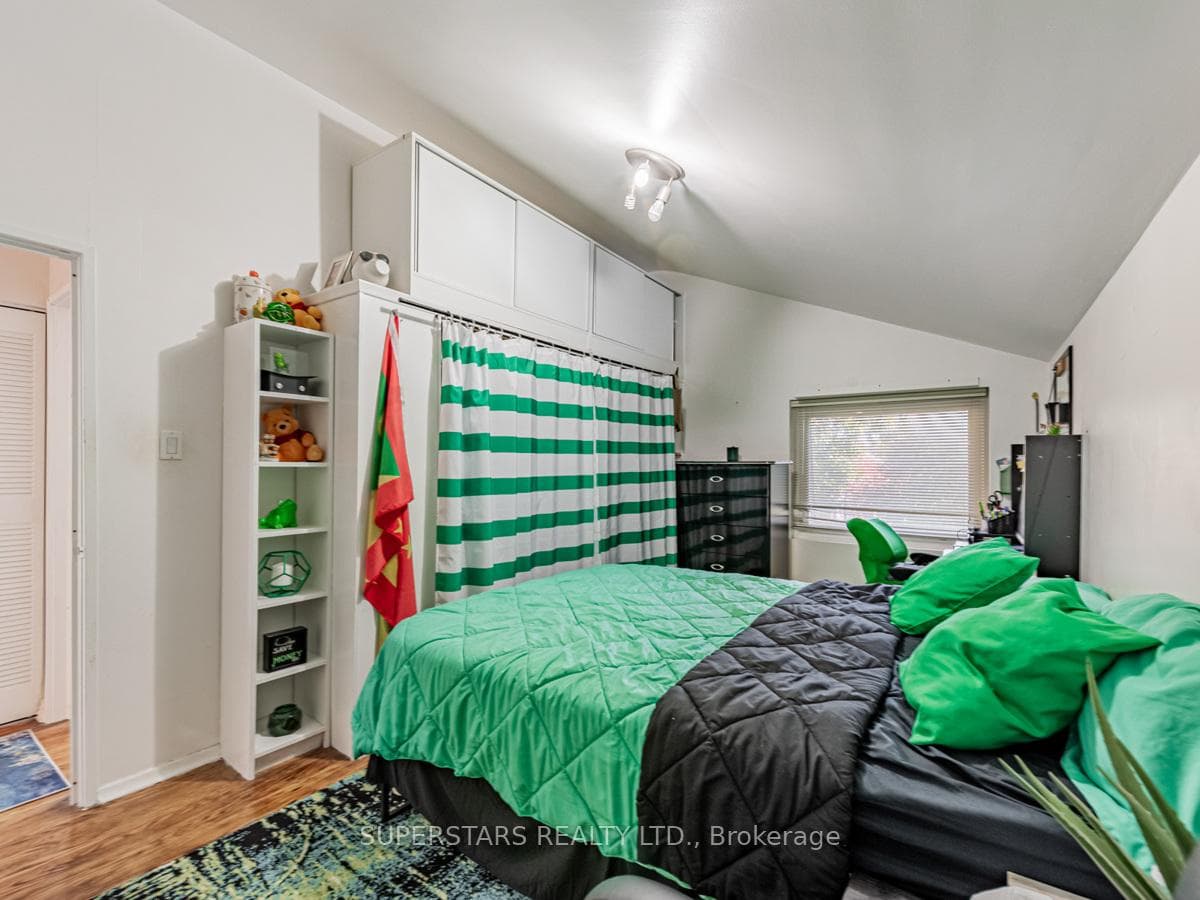 66 Madras Crescent photo 20