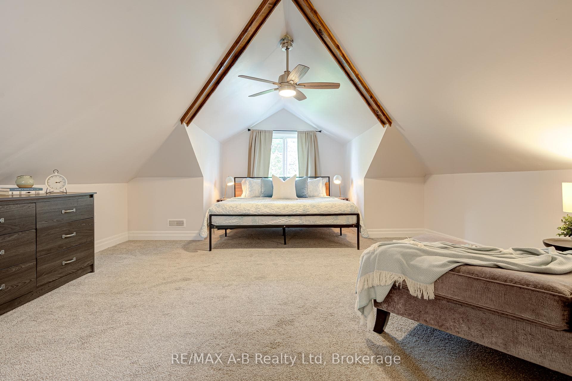 261 Albert Street photo 30