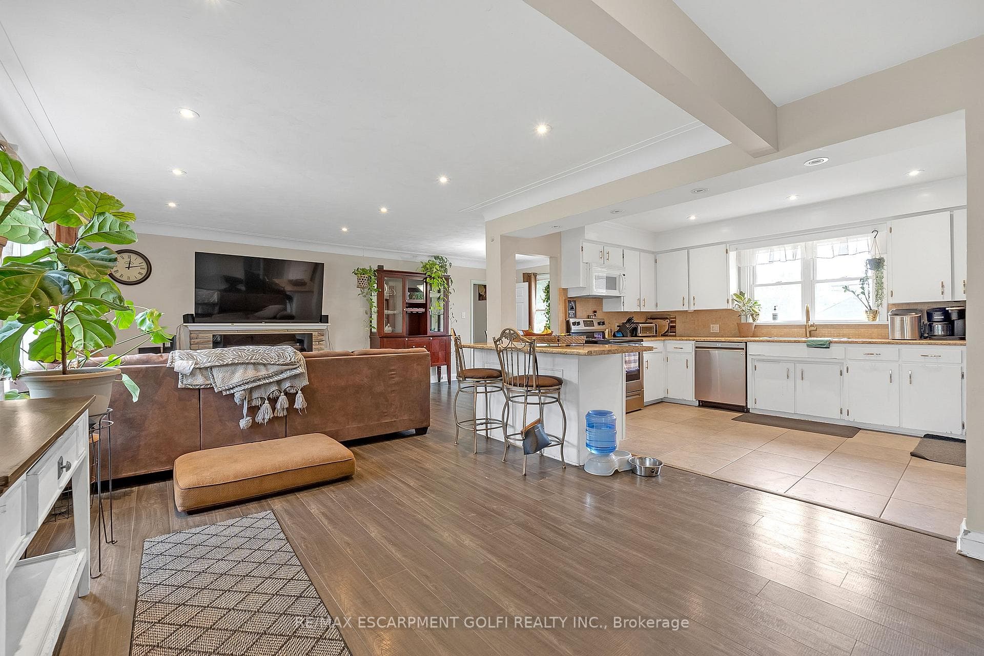 76 Irene Avenue photo 5