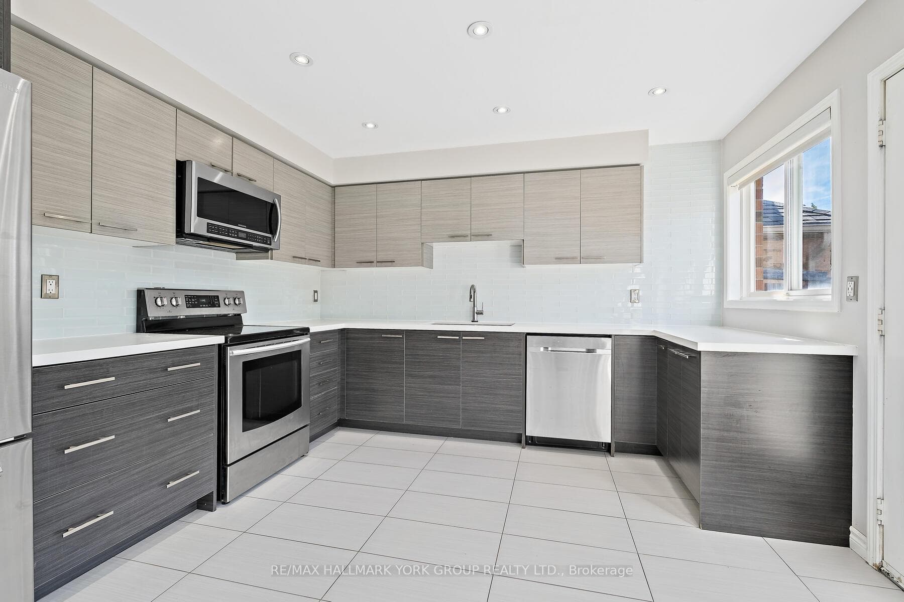 5562 Broadpath Gate photo 16