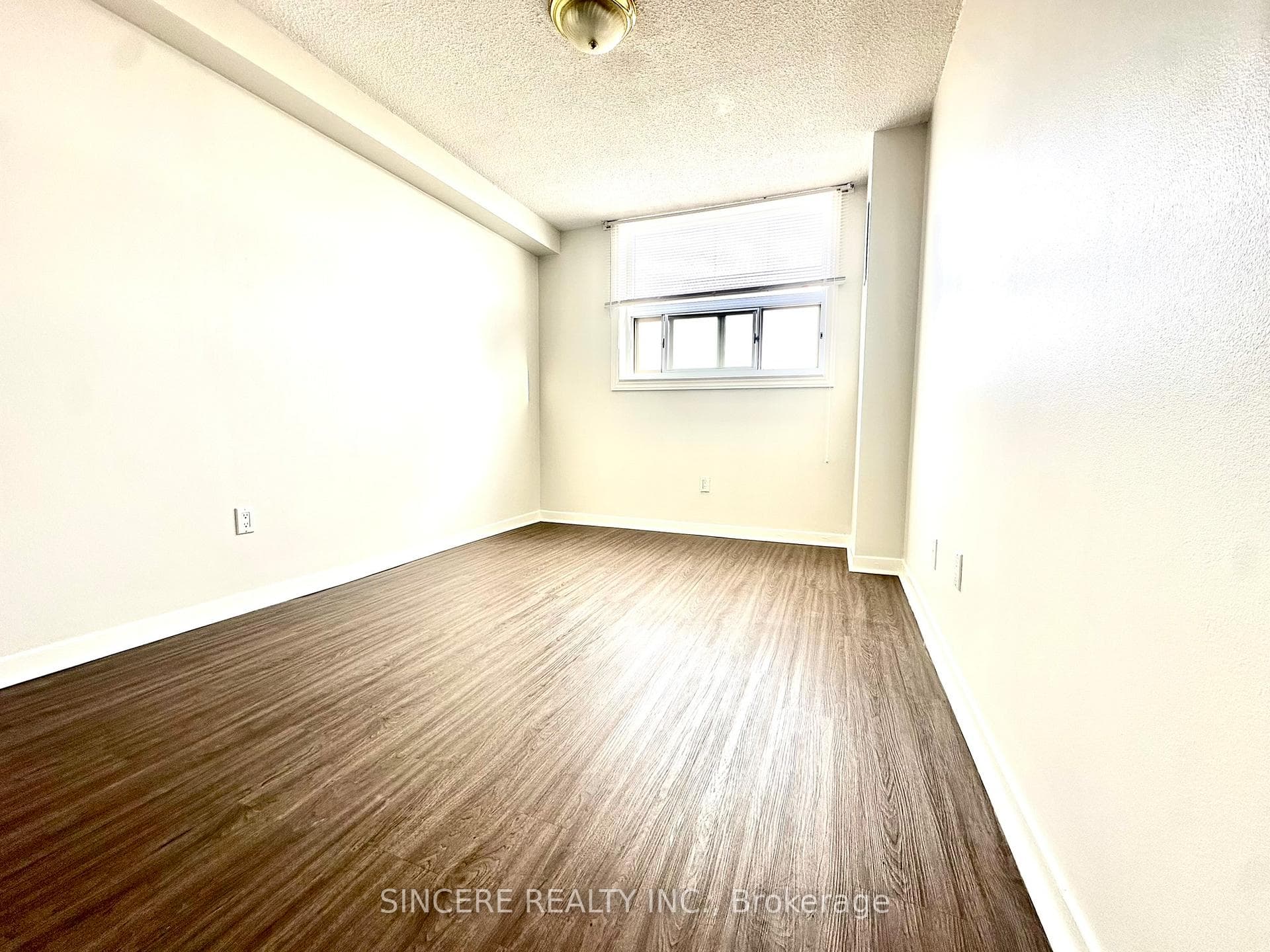 7451 Yonge Street Unit 803 photo 7