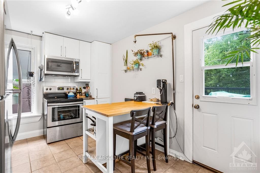 152 HINTON Avenue photo 6