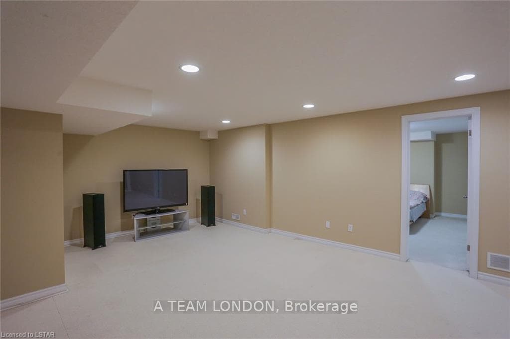 2029 McCracken Court photo 31