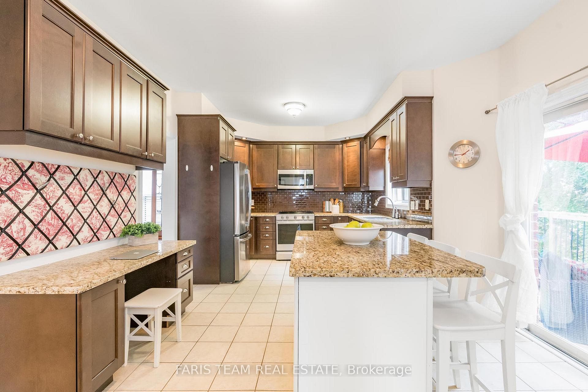 48 Windsor Crescent photo 2